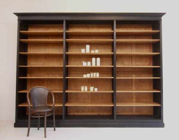 Großes Bücherregal