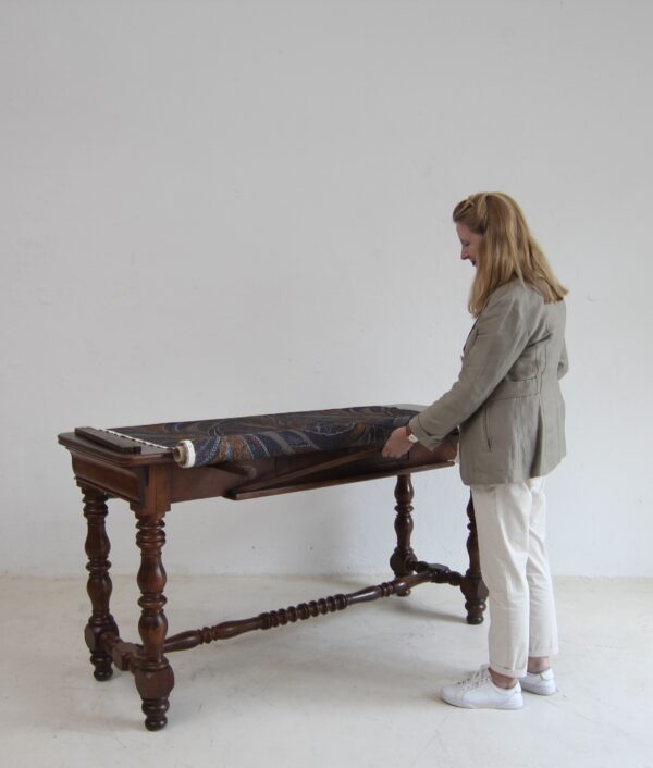 Louis Philippe Schneidertisch in Nussbaum – Bild 4