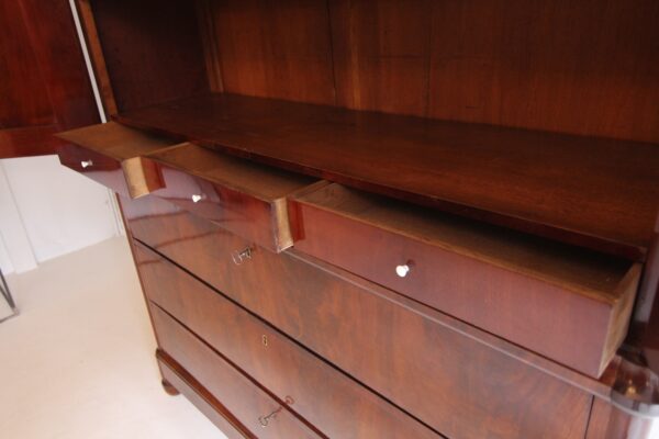 Biedermeier Mahagoni Kabinettschrank mit Sekretärklappe – Bild 12