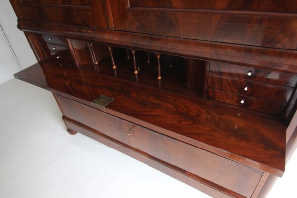 Biedermeier Mahagoni Kabinettschrank mit Sekretärklappe – Bild 30