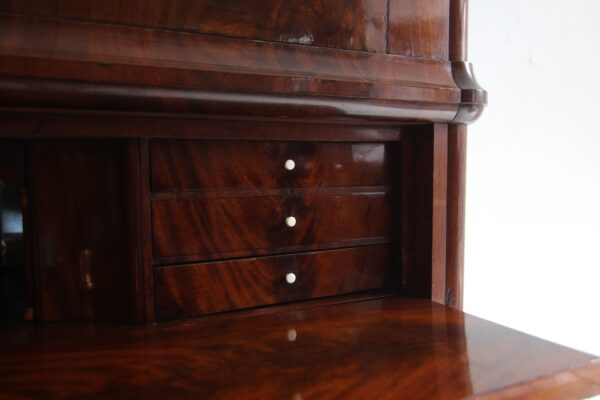 Biedermeier Mahagoni Kabinettschrank mit Sekretärklappe – Bild 31