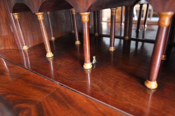 Biedermeier Mahagoni Kabinettschrank mit Sekretärklappe – Bild 33