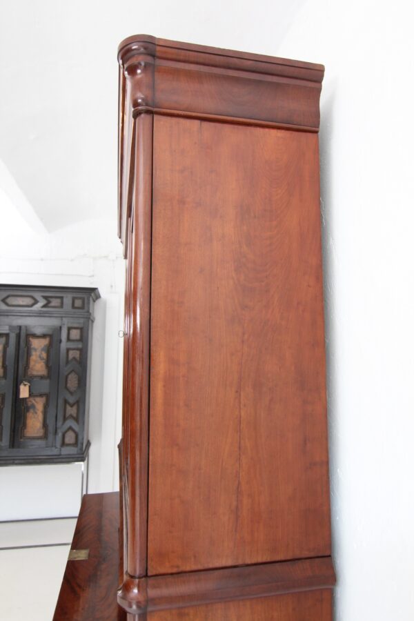 Biedermeier Mahagoni Kabinettschrank mit Sekretärklappe – Bild 48