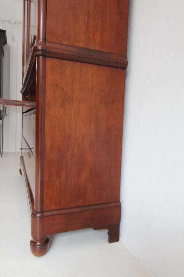 Biedermeier Mahagoni Kabinettschrank mit Sekretärklappe – Bild 49