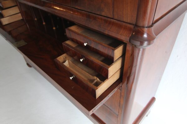 Biedermeier Mahagoni Kabinettschrank mit Sekretärklappe – Bild 38