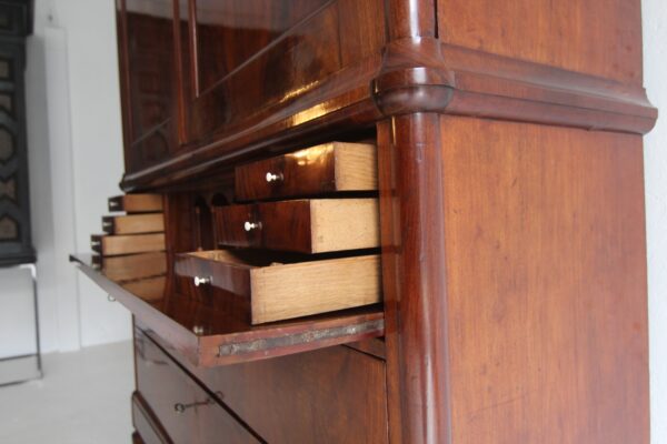 Biedermeier Mahagoni Kabinettschrank mit Sekretärklappe – Bild 39