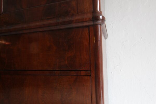 Biedermeier Mahagoni Kabinettschrank mit Sekretärklappe – Bild 51
