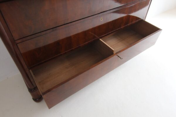 Biedermeier Mahagoni Kabinettschrank mit Sekretärklappe – Bild 54