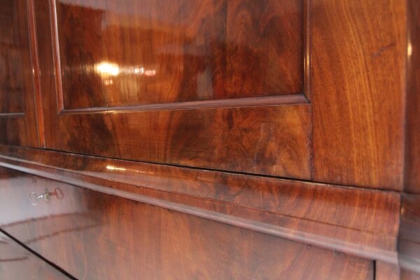 Biedermeier Mahagoni Kabinettschrank mit Sekretärklappe – Bild 19